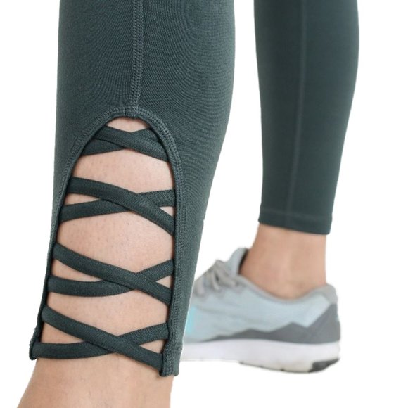 Yoga pants Criss Cross Cutouts 7/8 Length leggings - Picture 2 of 4